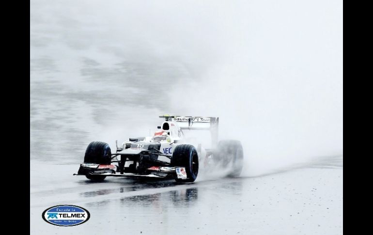 La intensa lluvia en el circuito provocó que se suspendieran actividades por más de una hora. EFE  /