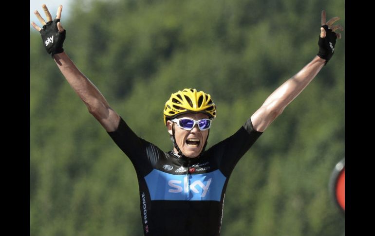 Froome, del equipo Sky, celebra su victoria en la séptima etapa. EFE  /