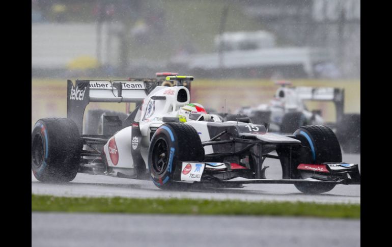 Sergio Pérez paso problemas con la lluvia en el circuito de Silverstone. EFE  /