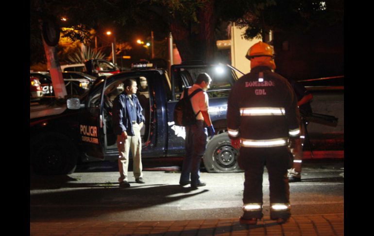 Autoridades acudieron al lugar del ataque para prestar las atenciones al policía herido y realizar las investigaciones correspondientes  /