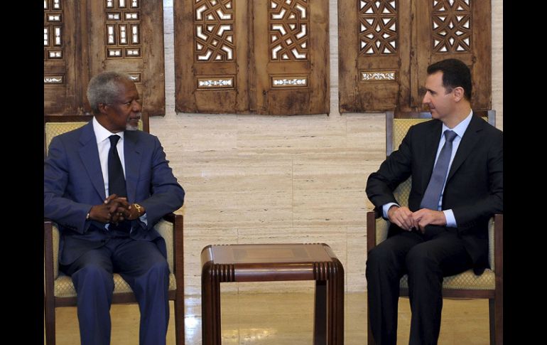 Kofi Annan calificó de constructivas las conversaciones del lunes en Damasco con el presidente sirio. EFE  /