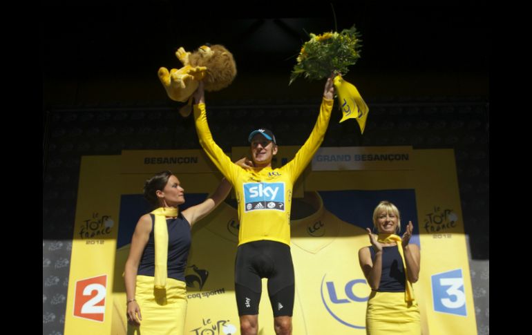 El ciclista del equipo Sky se mostró hoy feliz con el triunfo y aseguró que la fuerza le viene 'de la pasión por la bici'. AFP  /