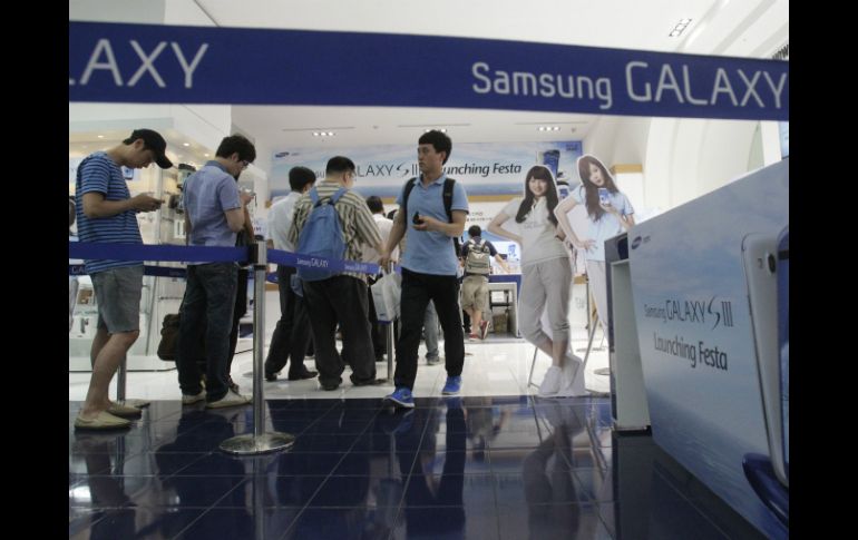 El Alto Tribunal de Londres considera que la tableta Galaxy de Samsung no contraviene el diseño depositado por Apple. AP  /