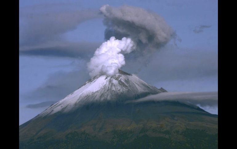 El monitoreo del volcán Popocatépetl se realiza de forma continua las 24 horas. EFE  /