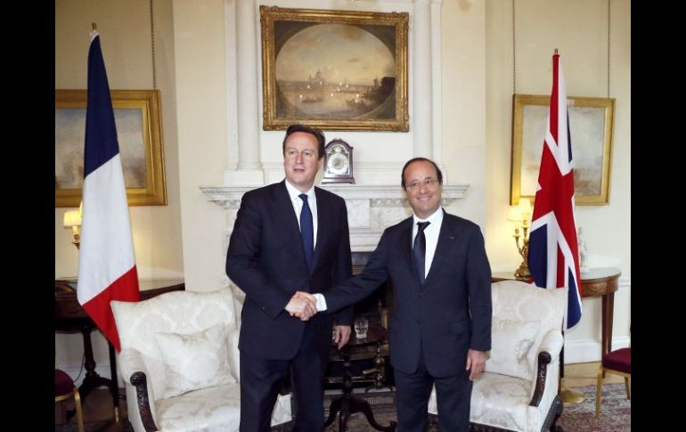 Los dos líderes se reunieron en la capital británica en el marco de la primera visita oficial de Hollande(d) al Reino Unido. AFP  /