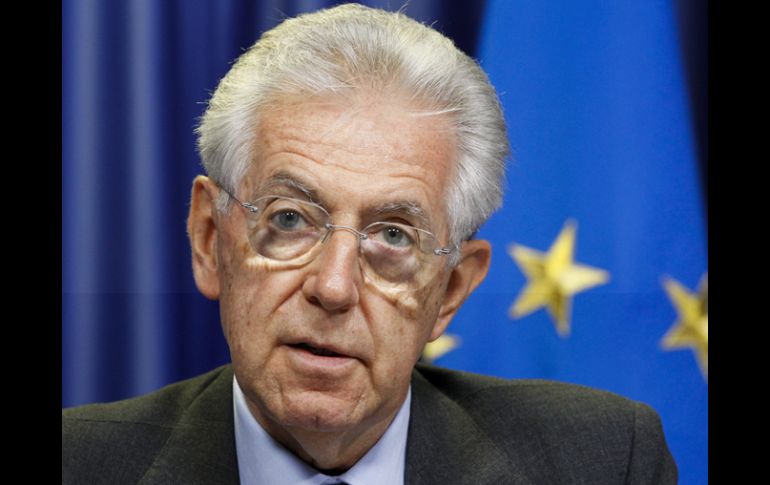 El primer ministro italiano, Mario Monti, deja el cargo de titular de Economía y Finanzas de Italia.  EFE  /