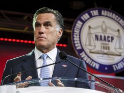 Mitt Romney busca contrarrestar la popularidad de Barack Obama entre los hispanos, que lo apoyan en un 66% según encuestas. AP  /