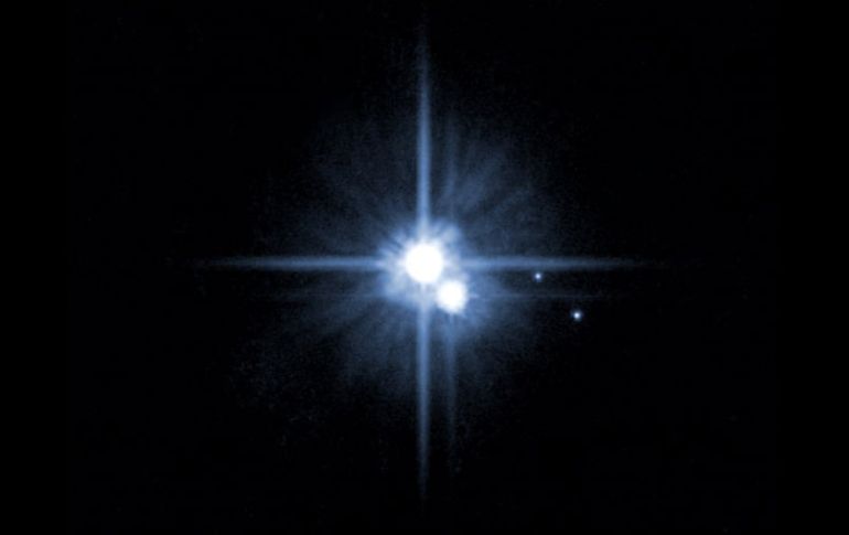 Imagen del Hubble que muestra la nueva luna encontrada en Plutón. AP  /