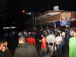 Durante el operativo, los quejosos contrataron un mariachi, realizando una fiesta callejera. No se reportan detenidos.  /