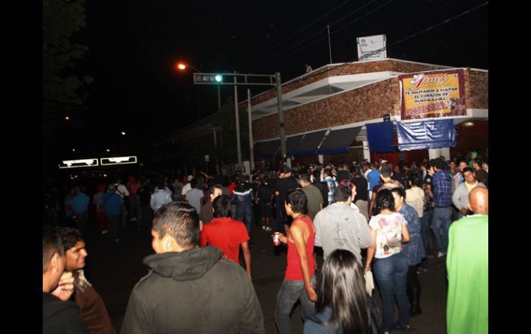 Durante el operativo, los quejosos contrataron un mariachi, realizando una fiesta callejera. No se reportan detenidos.  /