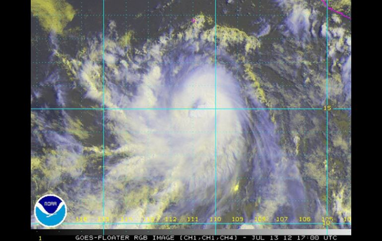 ''Fabio'' podría intensificarse a huracán categoría 1 en las próximas horas. NOTIMEX  /