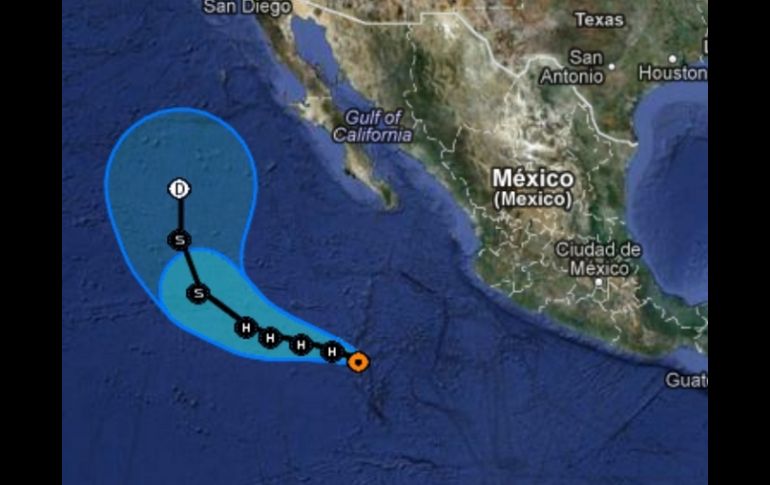 Trayectoria esperada de ''Fabio'' en los próximos días, según el Centro Nacional de Huracanes de EU. ESPECIAL  /