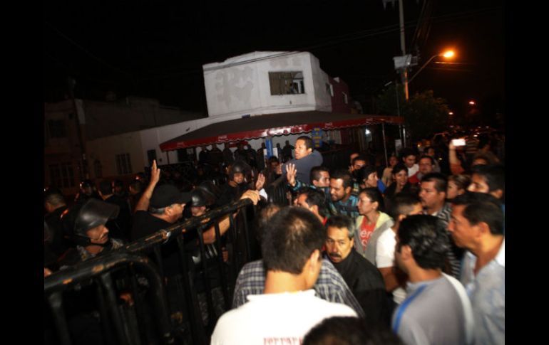 Durante la madrugada de hoy, hubo enfrentamientos entre policías federales y comerciantes.  /