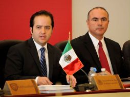 El titular de Segob, Alejandro Poiré (i) y el presidente de la Conago, Jose Calzada Rovirosa (d), durante una reunión este día. NTX  /