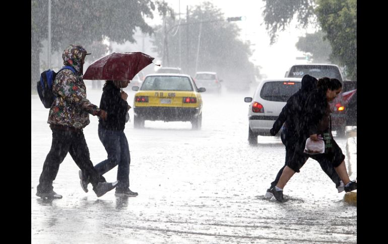 La temporada de huracanes causa intensas lluvias en las ciudades del Pacífico mexicano. EFE  /