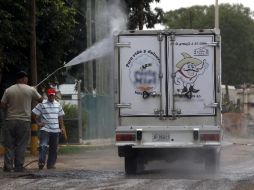 Los empresarios han tomado medidas para evitar el repunte de la enfermedad. EFE  /