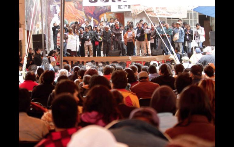 Miembros de la sociedad civil y de #YoSoy 132, durante la Convención en Atenco, que sesionará el 14 y 15 de julio.NTX  /