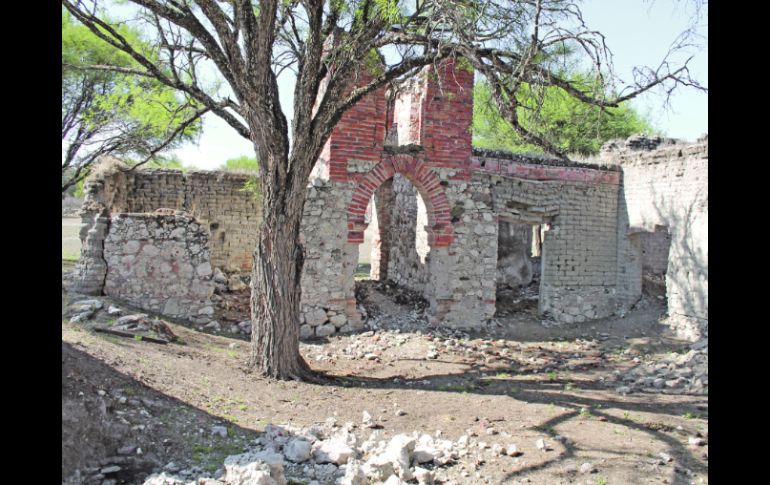 El atractivo casco de Ostotán. Aunque el inmueble está prácticamente en ruinas, habría que buscar la forma de protegerlo.  /