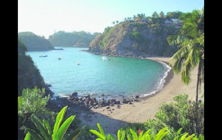 Costa de Jalisco. Aspecto de la playa Careyitos, cuyo acceso ha sido restringido y sólo se permite el paso a peatones. ESPECIAL  /