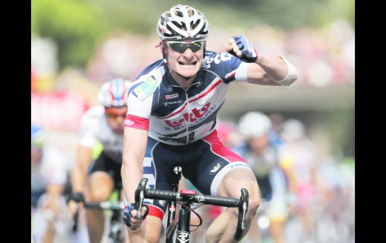 Final cardiaco. El ciclista del equipo Lotto, Andre Greipel, celebra la victoria. EFE  /