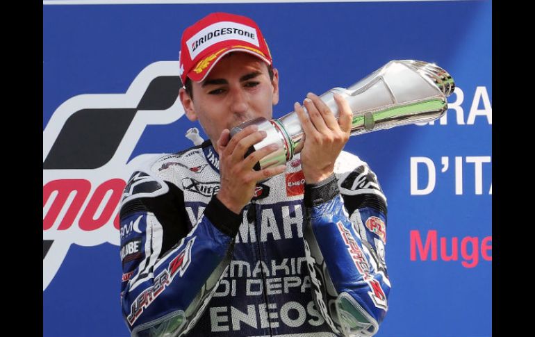 El piloto español de MotoGP Jorge Lorenzo (Yamaha) celebra su victoria en el Gran Premio de Italia de MotoGP. EFE  /