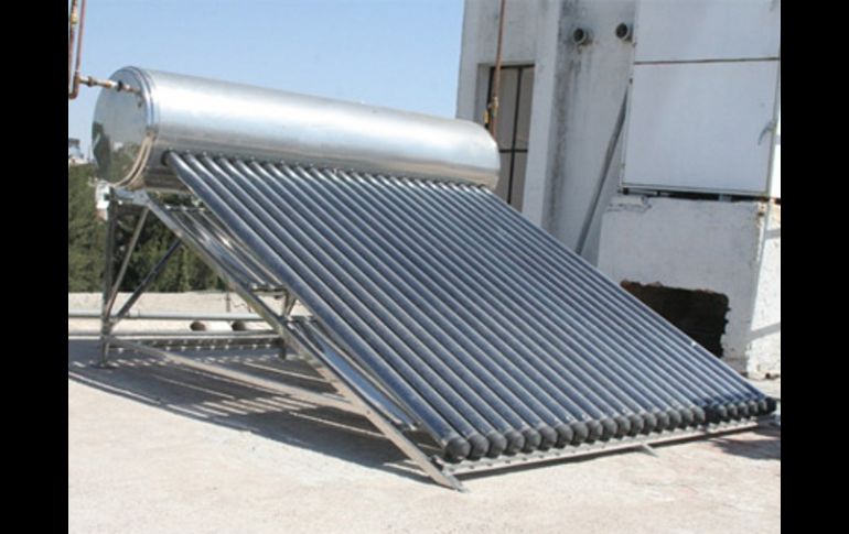 Un calentador solar, en conjunto con un sistema tradicional, asegura la disponibilidad permanente de agua caliente y ahorros. ESPECIAL  /