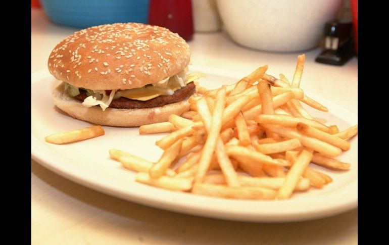 La cultura de la comida rápida se contrapone a la economía y a la salud. ARCHIVO  /