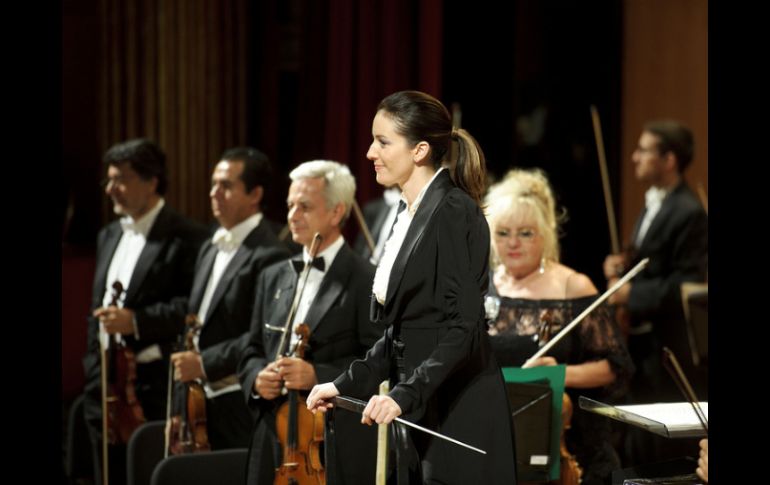 La Orquesta Filarmónica de Jalisco, encabezados por su directora Alondra de la Parra. ARCHIVO  /