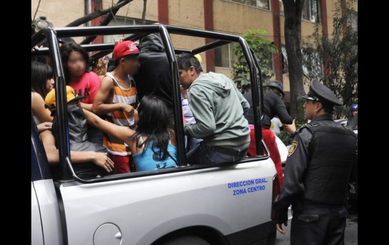 Varios jóvenes señalan que al momento de su detención estaban comiendo tacos en puestos de vía pública. ARCHIVO  /