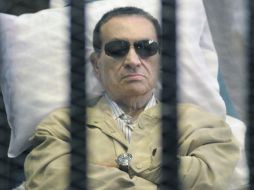 Mubarak fue trasladado del hospital a la prisión bajo un fuerte dispositivo de seguridad. AP  /