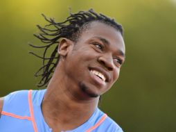 Yohan Blake sonríe después de curzar la meta en una prueba de 100 metros. AFP  /