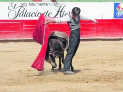 Prometedor.  Paco Miramontes “lagartijo” realiza una exhibición en la Plaza Nuevo Progreso.  /