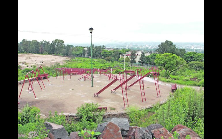 REVERDECE. Juegos del Parque Central en el Cerro del Cuatro, beneficiado por el temporal.  /