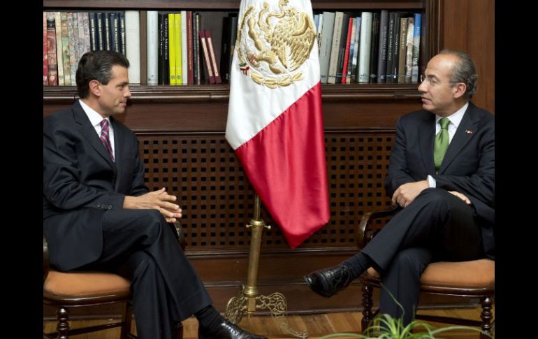 Calderón y Peña Nieto se reunieron en Los Pinos para tratar asuntos de la transmisión de poder, según Presidencia. ARCHIVO  /