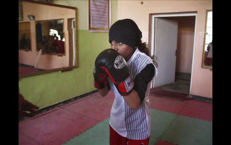 Las boxeadoras empiezan a hacerse de espacios en el mundo del olimpismo. EFE  /