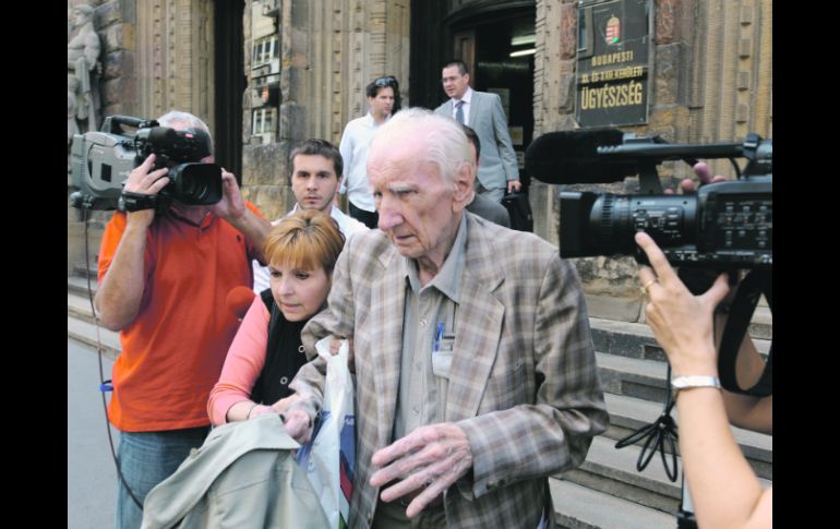 El presunto criminal de guerra, Laszlo Csatary, de 97 años, se encuentra en arraigo domiciliario por 30 días. EFE  /