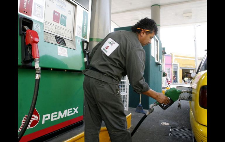 El aumento en el energético ha obligado mermado la actividad económica de transportistas. ARCHIVO  /