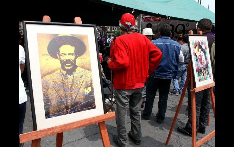 Homenaje a Francisco Villa en el Zócalo capitalino, en el 89 aniversario de su muerte. NOTIMEX  /