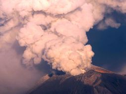 En las últimas horas el sistema de monitoreo del volcán Popocatépetl registró 37 exhalaciones de baja a moderada intensidad. ARCHIVO  /