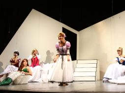 Lolita Cortés, se presenta en la obra de teatro ''12 Princesas en Pugna''. EL UNIVERSAL  /