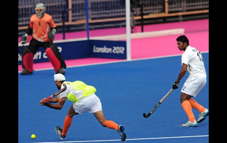 La selección de la India entrena en el Olympic Park, del este de Londres, sede del hockey sobre césped. AFP  /