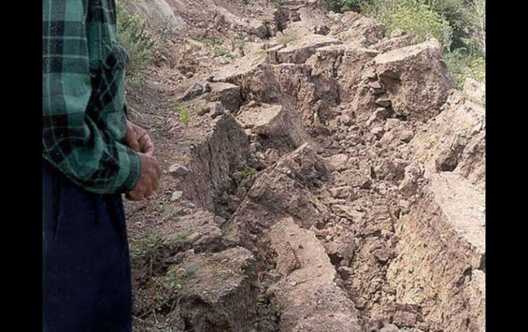 El derrumbe, como muchos otros, fue ocasionado por un reblandecimiento de suelo, debido a las intensas lluvias. ARCHIVO  /