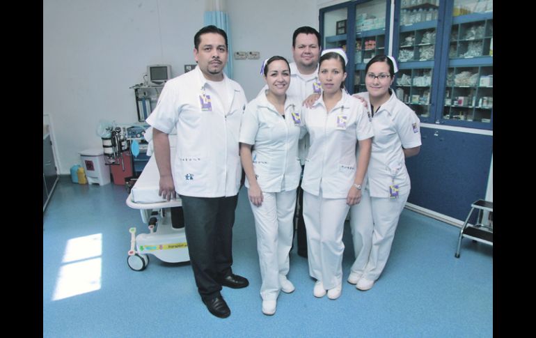 El equipo. Cuentan con una ambulancia y dos paramédicos por turno.  /