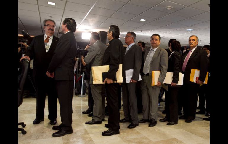 Entrega-recepción de constancias de mayoría y validez del IFE para la integración de la LXII Legislatura, a los candidatos electos. NTX  /