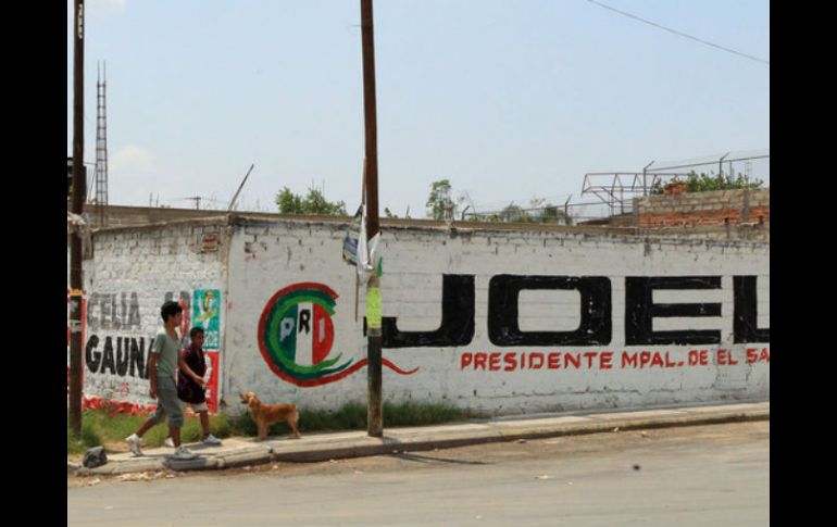 Se tendrán que retirar espectaculares y borrar bardas con publicidad. ARCHIVO  /