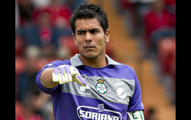 En Chivas, el capitán Oswaldo Sánchez fue campeón por primera vez en el Apertura 2006. ARCHIVO  /