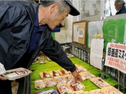 El mes pasado, la cooperativa de Soma ya comenzó a vender mariscos en supermercados de la provincia de Fukushima. ESPECIAL  /