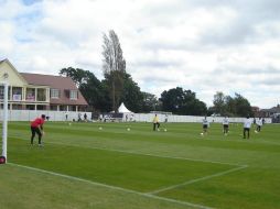 Luis Fernando Tena trabajó con plantel completo en Newcastle para preparar su debut en Londres. ARCHIVO  /