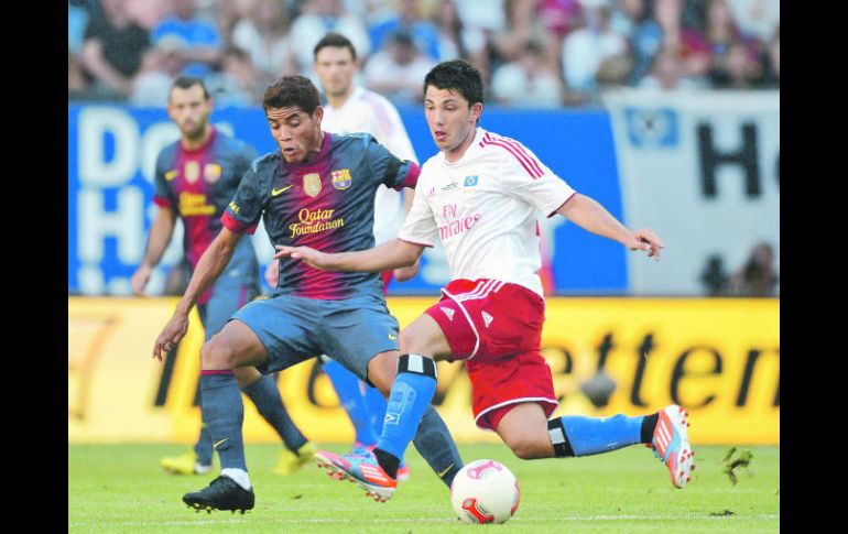 Titular. El mediocampista Jonathan dos Santos (izq.) jugó los primeros 45 minutos del partido de preparación. EFE  /