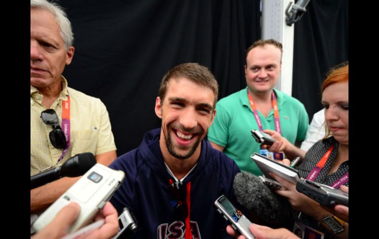 A su llegada a Londres, el atleta dio una conferencia de prensa. AFP  /